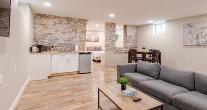 Entire 1-bedroom apartment across from Google