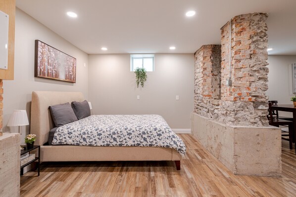 1 habitación, tabla de planchar con plancha, wifi y ropa de cama