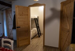 2 chambres, fer et planche Ă  repasser, draps fournis