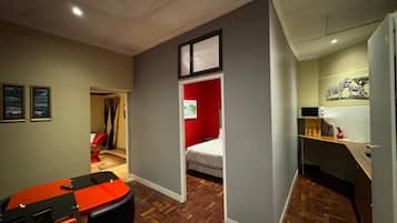 2 bedrooms, iron/ironing board, bed sheets
