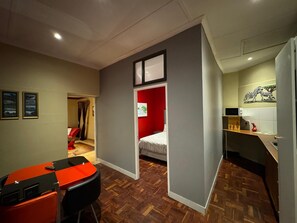 2 chambres, fer et planche à repasser, draps fournis