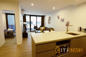 TV - Sunny Yellow, 1Bd Apt - Woden (Phillip)