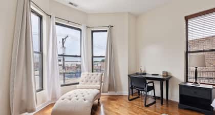 NEW LISTING! Apartment Near Downtown & UChicago by RedAwning