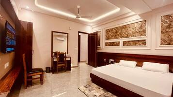 Superior Room, 1 King Bed | Individually furnished, desk, laptop workspace, soundproofing