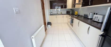 Coffee/tea maker, fridge, microwave, oven