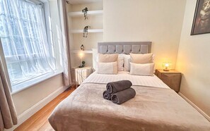 2 habitaciones, escritorio, tabla de planchar con plancha y wifi gratis 