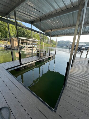 Charming 1-bedroom with loft house with AC, WiFi on beautiful Norris Lake