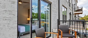 Coffee Bar| Walk to Downtown| 3 King Beds