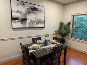 Dining - Cozy Jersey City/NYC Oasis w/ Double Balcony (Jersey City)