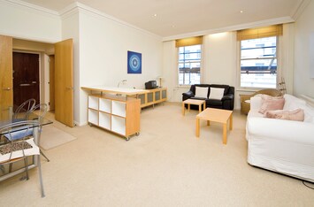 Liivng room/dining room