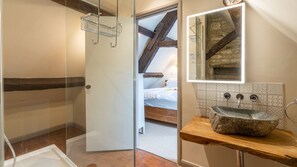 Douche, serviettes fournies