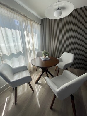 Dining - Charming 2-bedroom townhome near Domain in Austin  (Austin)