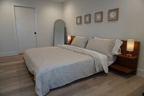 2 bedrooms, iron/ironing board, WiFi, bed sheets - Charming 2-bedroom townhome near Domain in Austin  (Austin)