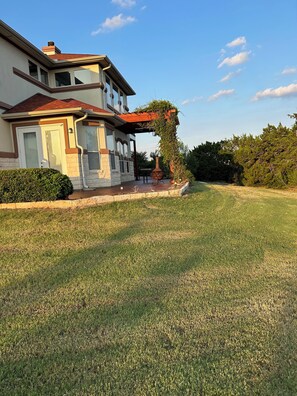 Exterior - Spacious 5-bedroom house with Gorgeous Views, Luxury and Privacy! (Leander)
