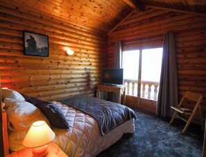5 bedrooms, iron/ironing board, WiFi