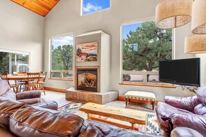 TV, fireplace - Salida CO Rentals - Home nestled in the trees, 5 minutes from downtown Salida (Salida)