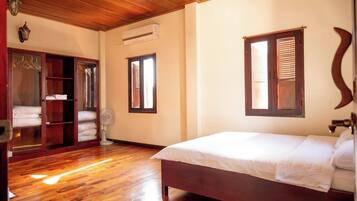 2 habitaciones, tabla de planchar con plancha, wifi y ropa de cama