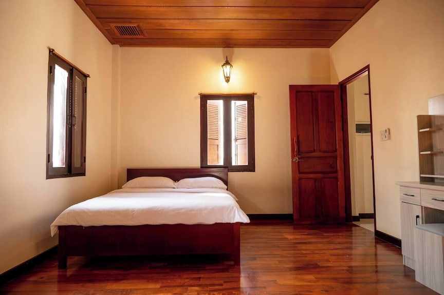 Heart Of Historical Area; Walk Shops, Night Market - Luang Prabang