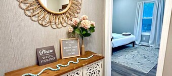 Chic 2BR/2BA Near Dining & Shops