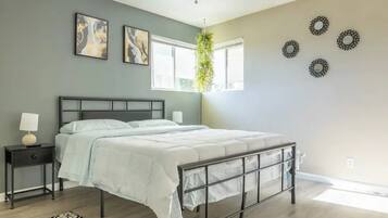 4 slaapkamers, een strijkplank/strijkijzer, wifi, beddengoed