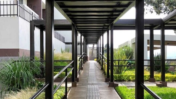 Handrails in hallways - The King inn (Guatemala City)