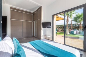 4 bedrooms, iron/ironing board, travel cot, WiFi