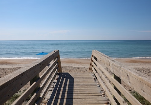 Beach Living Luxury: Perfect for Families & Groups