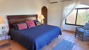 3 bedrooms, desk, travel crib, WiFi