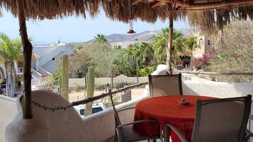 تناول الطعام بالخارج