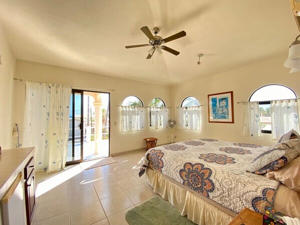 3 makuuhuonetta, vauvan matkasänky, ilmainen Wi-Fi, vuodevaatteet