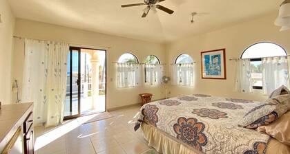 Cozy Home One Off the Beach