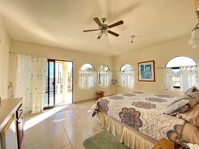Cozy Home One Off the Beach