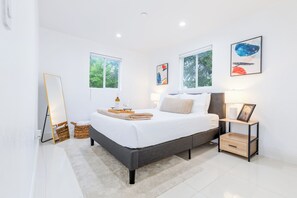 2 bedrooms, iron/ironing board, WiFi, bed sheets - Sleeps 10 | Private Pool | Jacuzzi | BBQ | Games | Games (Miami)