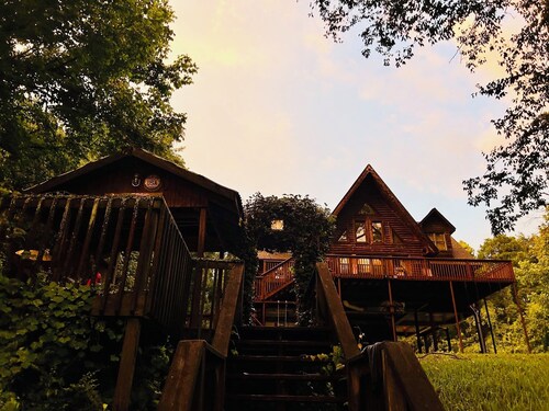 Serene Riverfront Retreat near Historic Camden Sleeps 9 with RV Hookup, WiFi, AC