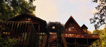 Serene Riverfront Retreat near Historic Camden Sleeps 9 with RV Hookup, WiFi, AC