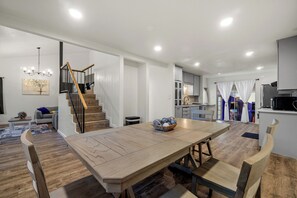 Interior - Minutes to Downtown San Diego - Large Family Home (Chula Vista)