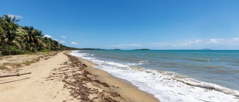 Beach nearby, sun loungers, beach towels
