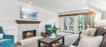 Cozy 2BR Condo in historic Williamsburg- 5 minutes to Busch Gardens! 