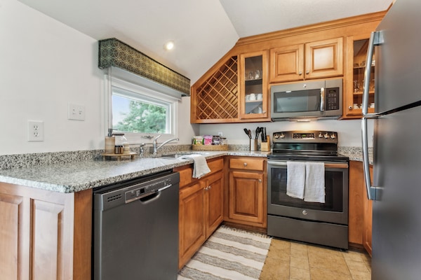 Kylskåp, mikrovågsugn, ugn och diskmaskin