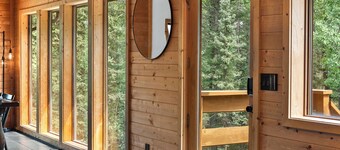 Pikes Peak Adventure Basecamp: Hot Tub, Arcade, Deck & BBQ