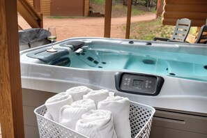 Indoor spa tub