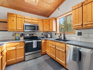 Fridge, microwave, oven, stovetop - Serene Mountain Cabin with Fun Arcade, Private Hot Tub & Forest Views, Sleep 6 (Divide)