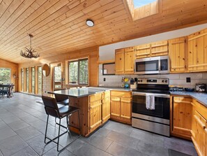Fridge, microwave, oven, stovetop - Serene Mountain Cabin with Fun Arcade, Private Hot Tub & Forest Views, Sleep 6 (Divide)