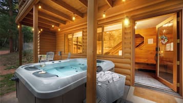 Indoor spa tub