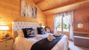 4 bedrooms, iron/ironing board, travel crib, free WiFi