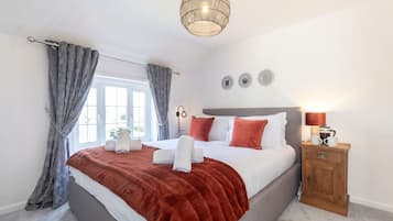 4 slaapkamers, een strijkplank/strijkijzer, reisbedje, gratis wifi