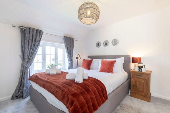 4 bedrooms, iron/ironing board, travel crib, free WiFi