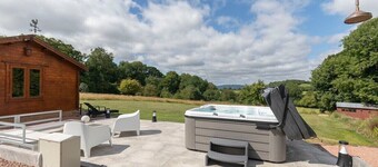 Beautiful Danford House & Lodge with Hot Tub