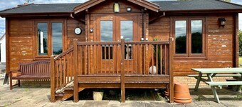 Beautiful Danford House & Lodge with Hot Tub