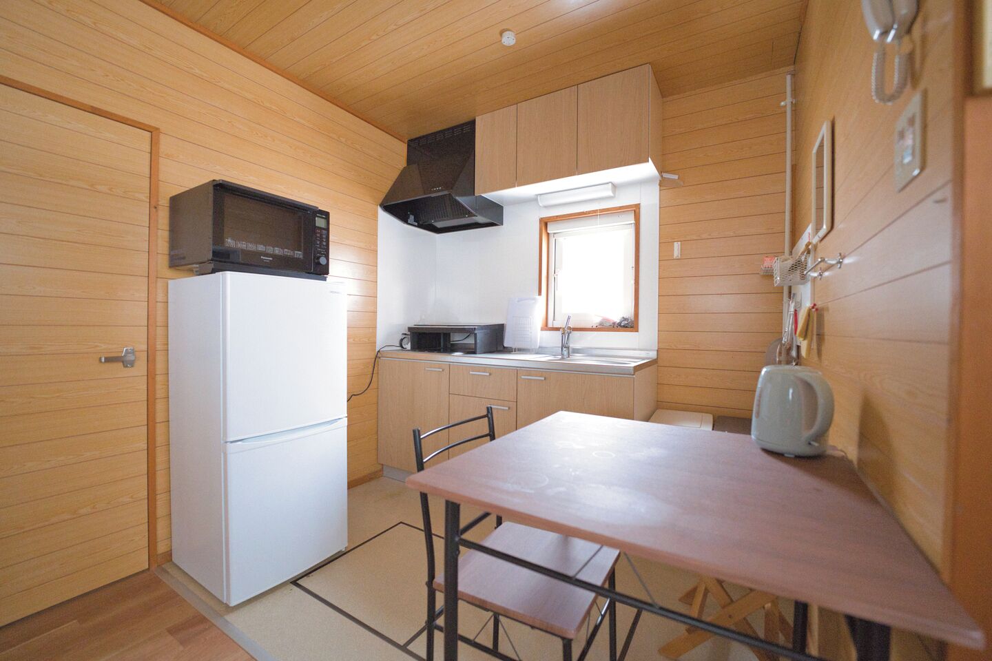 冰箱、微波炉、厨具/餐具